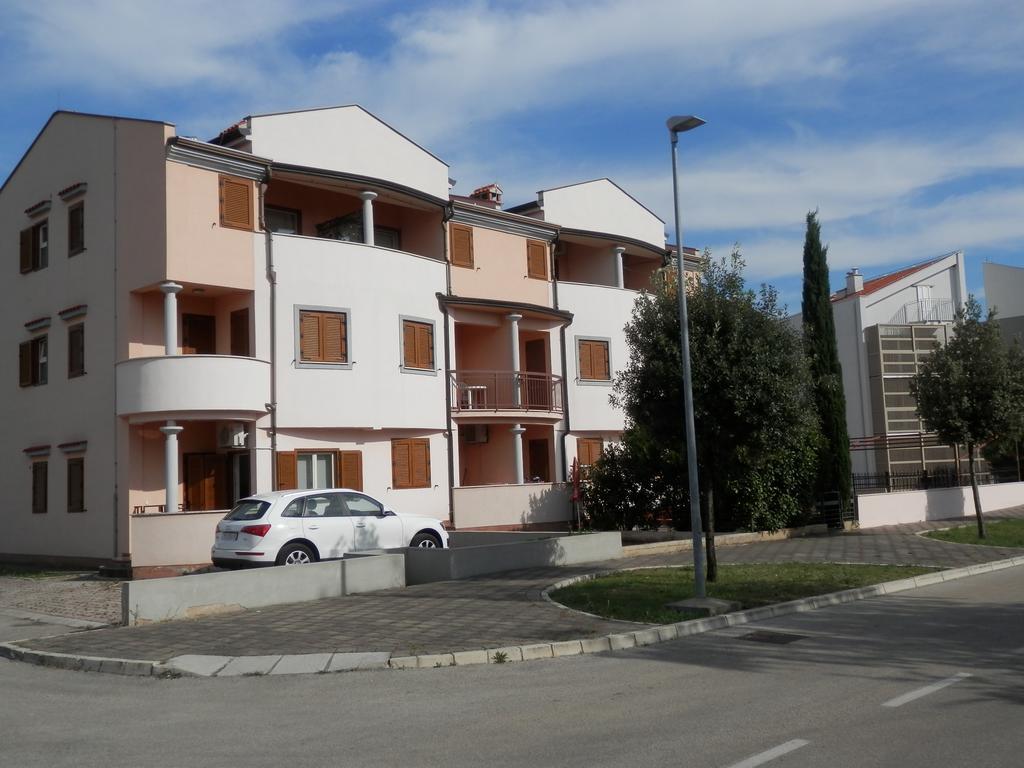 Novigrad Istria Apartments Nautica II מראה חיצוני תמונה
